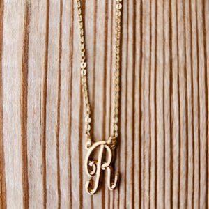 Adjustable letter necklace.  Gold. R